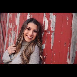 Meet your Posher, Alexis